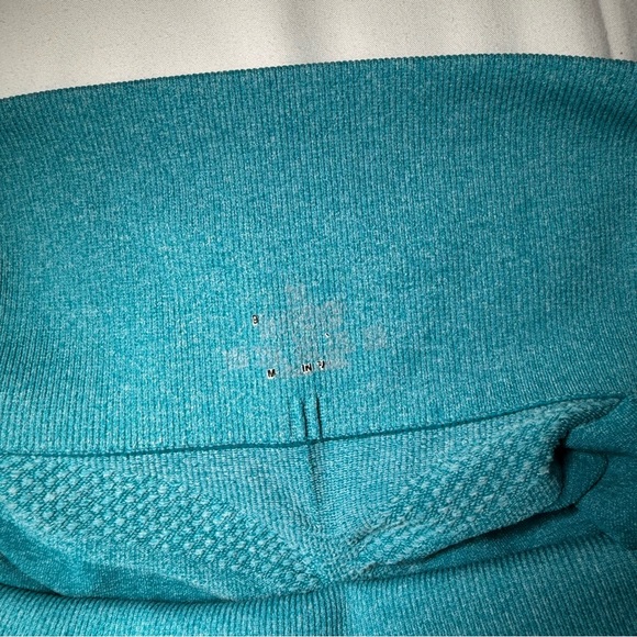 Teal Long Sleeve Crop Top and Leggings Set - Women's size medium - Picture 7 of 7